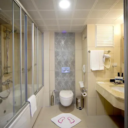 Grand Sahins Gumuldur فندق 4*